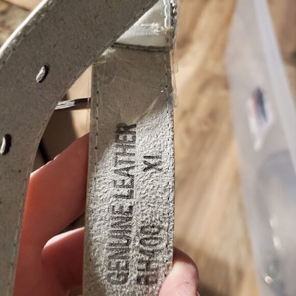 Red 1 inch belt  - Picture 4 of 4